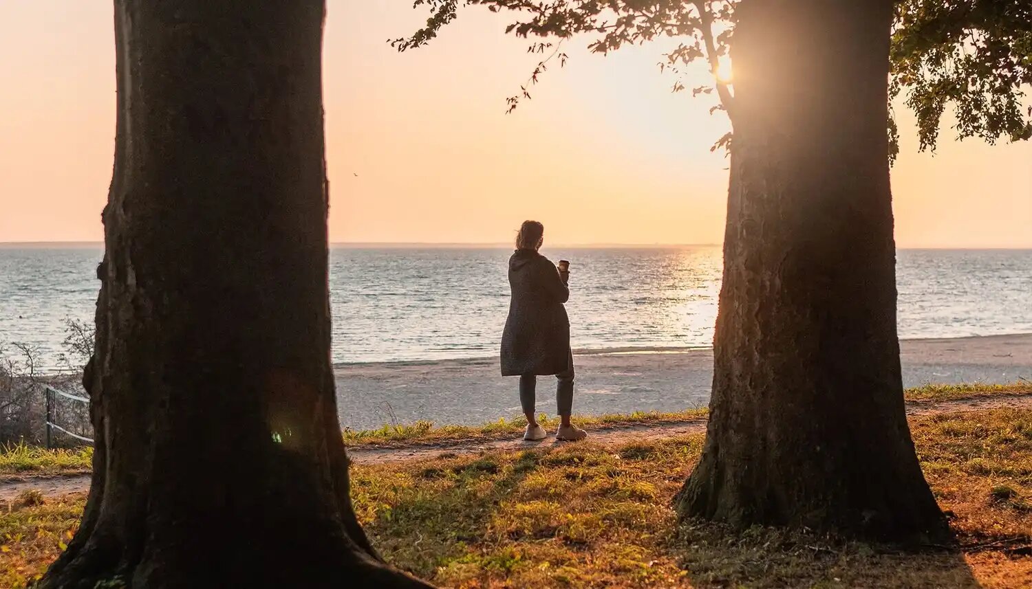 Widok na puckie nabrzeże, zachód słońca nad Bałtykiem
