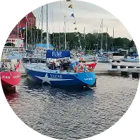 Nowoczesna marina przy nabrzeżu